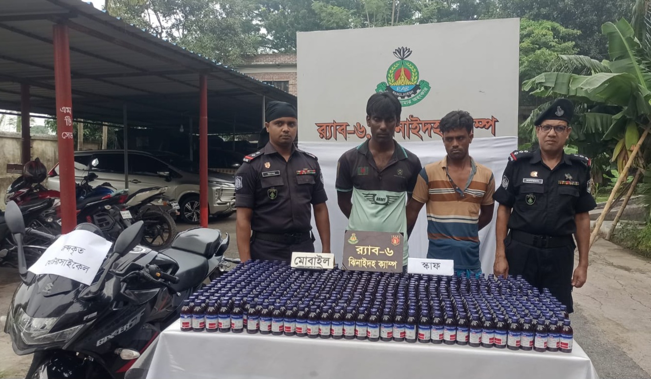 ঝিনাইদহের মহেশপুরে র‍্যাব-৬ এর অভিযানে ৬১৬ বোতল স্ক্রাফসহ আটক-২