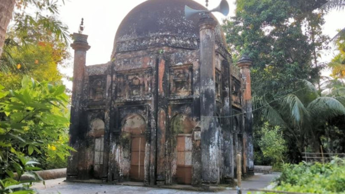 ধ্বংসের মুখে ৪শ বছরের পুরোনো ‘জিন মসজিদ’