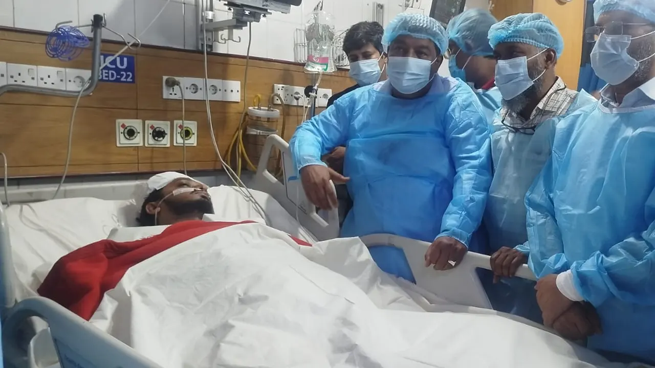 ডা. নাসিরকে দেখতে ঢামেকে জেডআরএফের প্রতিনিধিদল