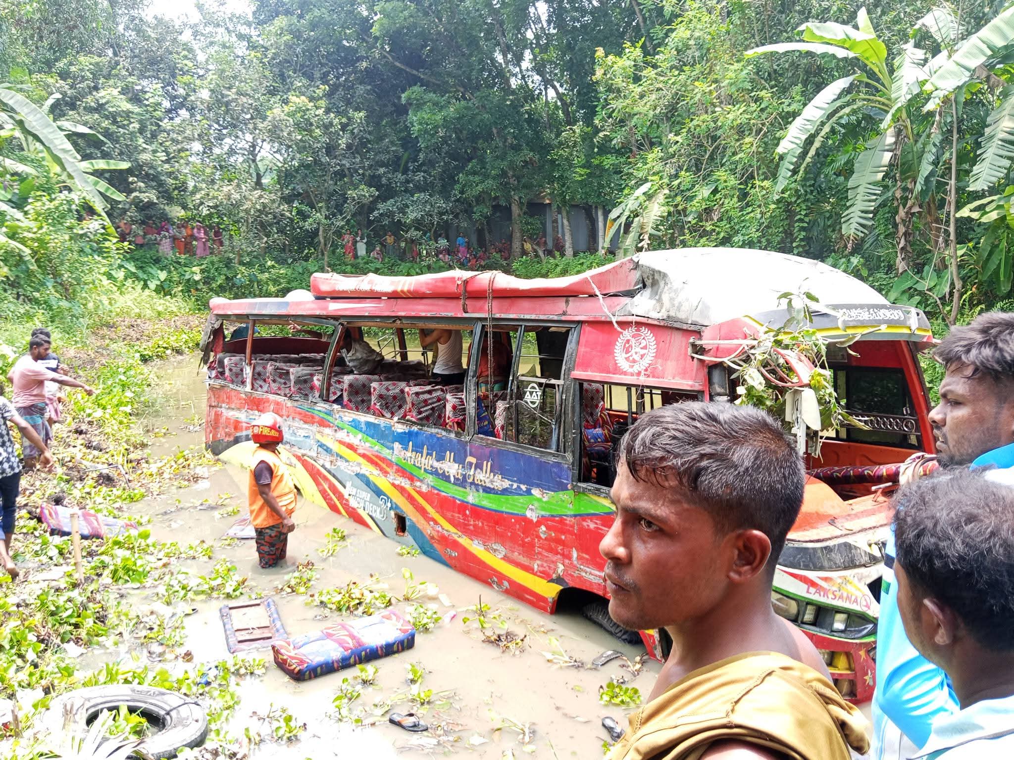 কুষ্টিয়ায় বাস-ট্রাক সংঘর্ষে নিহত ৩, আহত ২৫