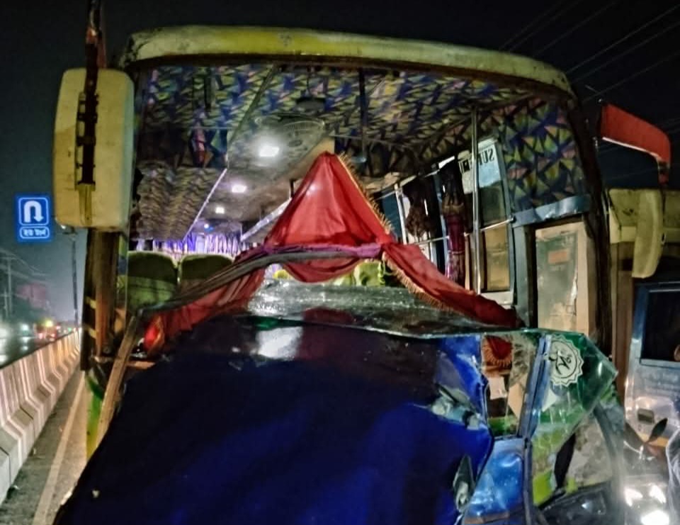 উল্টো পথে অটোরিকশা, বাসের ধাক্কায় প্রাণ গেল ৩ জনের