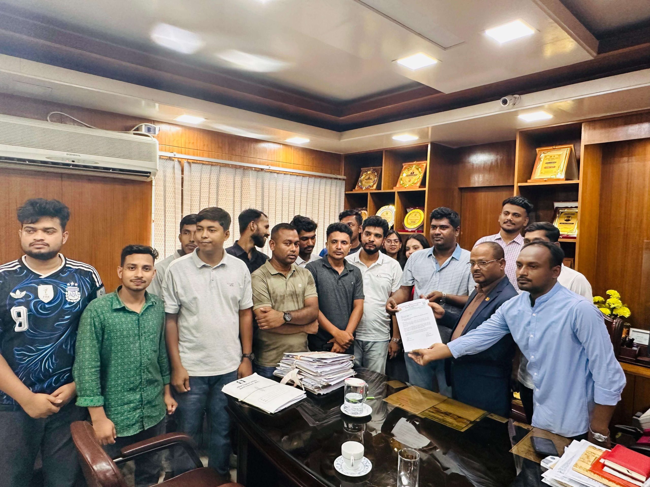 এলইডি স্ক্রিনে বিশ্বকাপ দেখানোর দাবি ইবি ছাত্রদলের