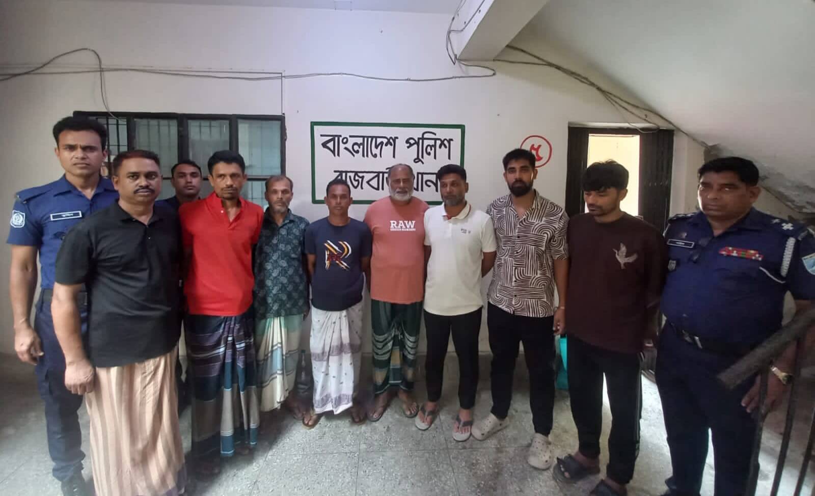 রাজবাড়ী-কুষ্টিয়া আঞ্চলিক মহাসড়কে বিক্ষোভ মিছিল করায় আ’লীগের ৮ সক্রিয় সদস্য গ্রেপ্তার