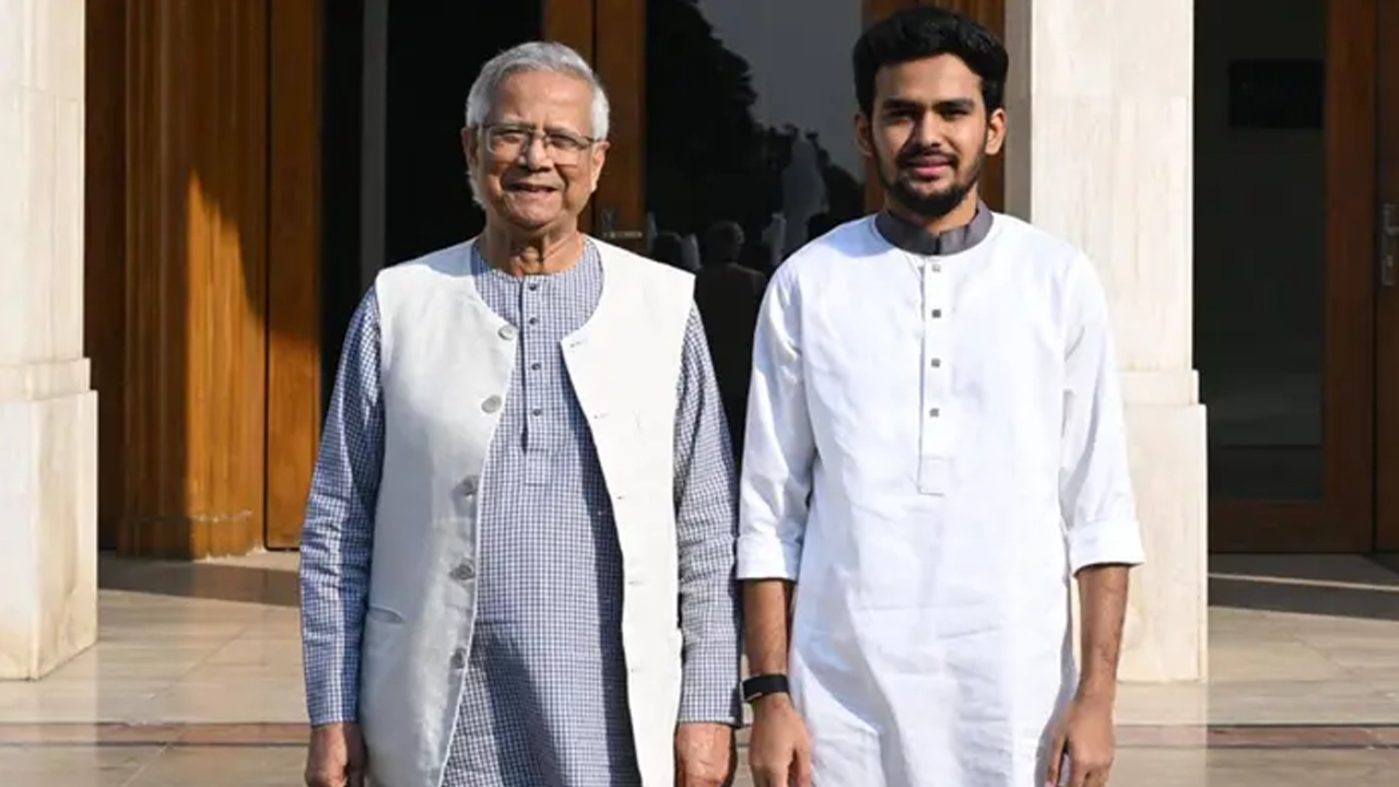 সরকার গঠনের দায়িত্ব নিতে আমাকে রাজি করিয়েছিলেন আসিফ মাহমুদ: ড. ইউনূস