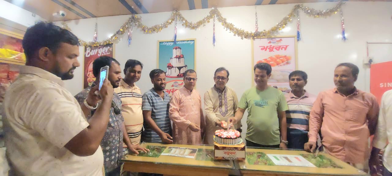 ঘটা করে সাংবাদিক মাঈনুদ্দীন খালেদের জন্মদিন পালন করল পূর্বসীমান্ত মিডিয়া নেটওয়ার্ক