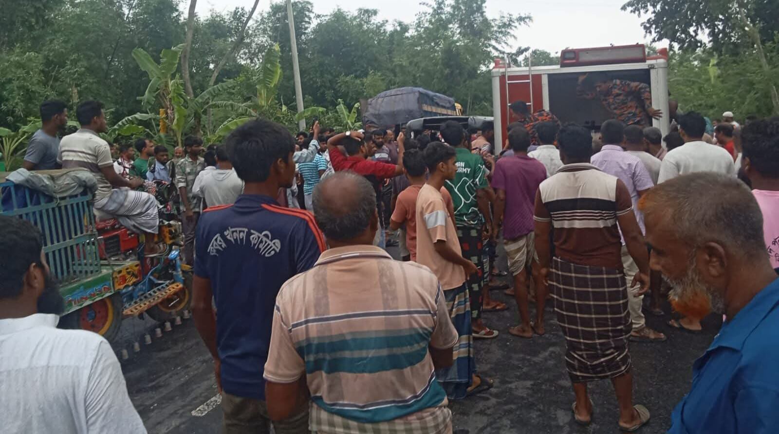 রাজশাহীর মোহনপুরে মাহিন্দ্রা ওট্রাক সংঘর্ষে নিহত-২