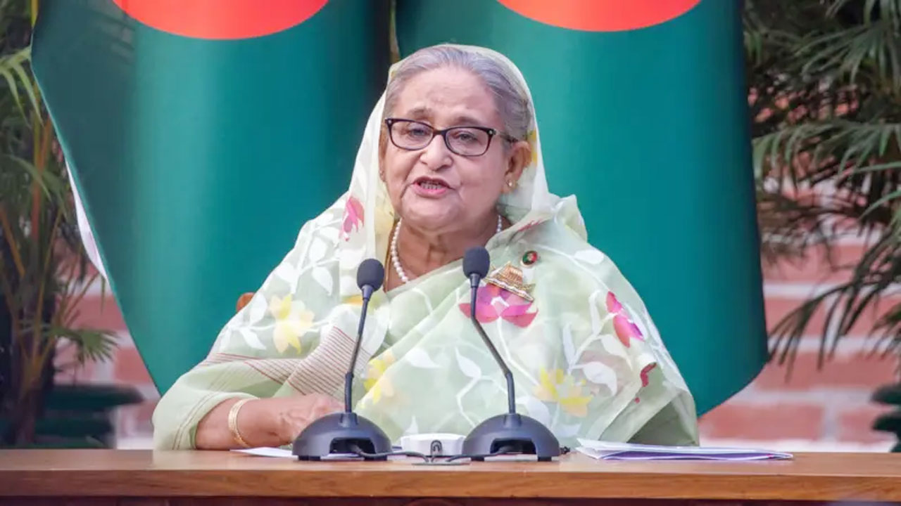 সব বাধা পেরিয়ে এ বছরই দেশে ফিরব: শেখ হাসিনা