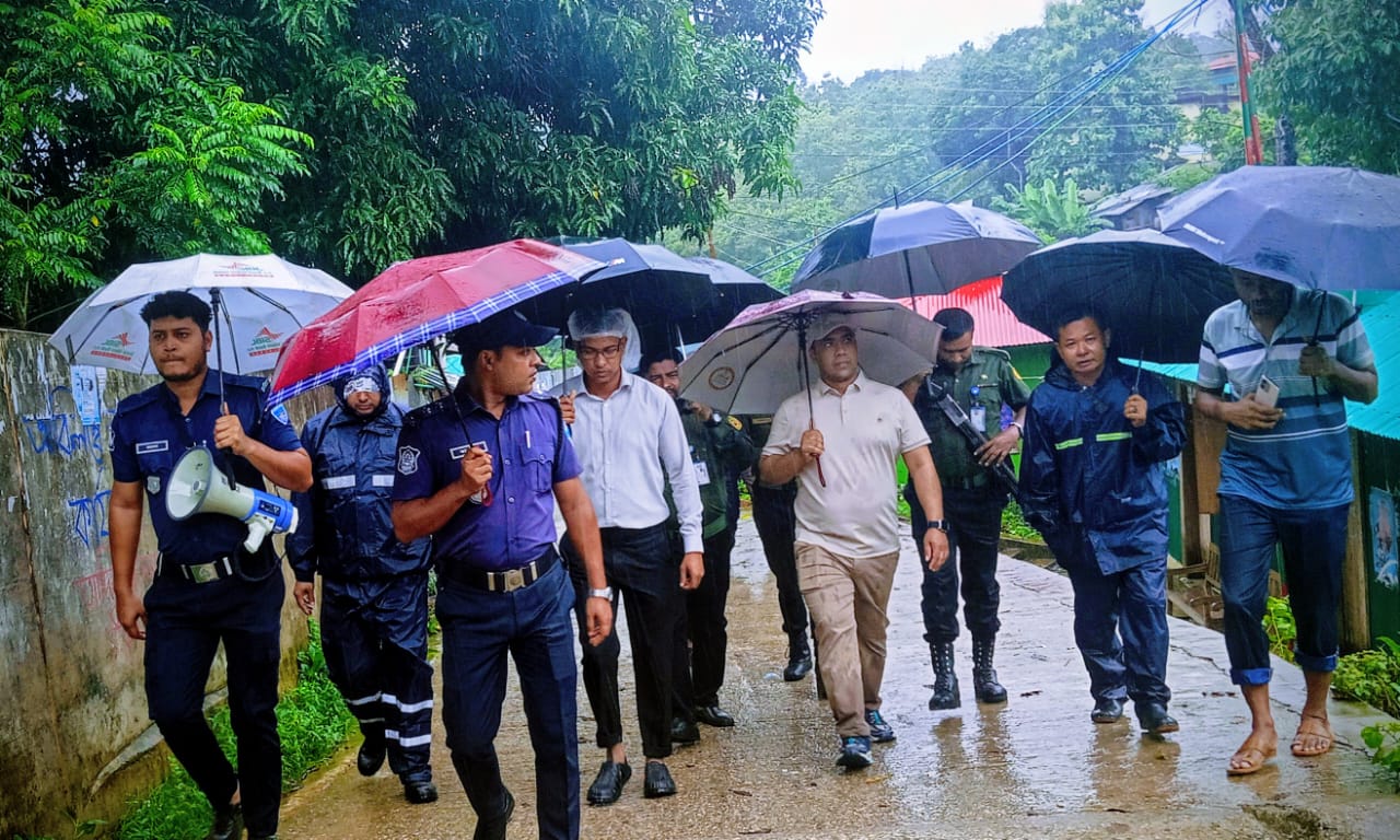 বিলাইছড়িতে টানা বর্ষণে পাহাড় ধসের আশঙ্কায় প্রশাসনের মাইকিং