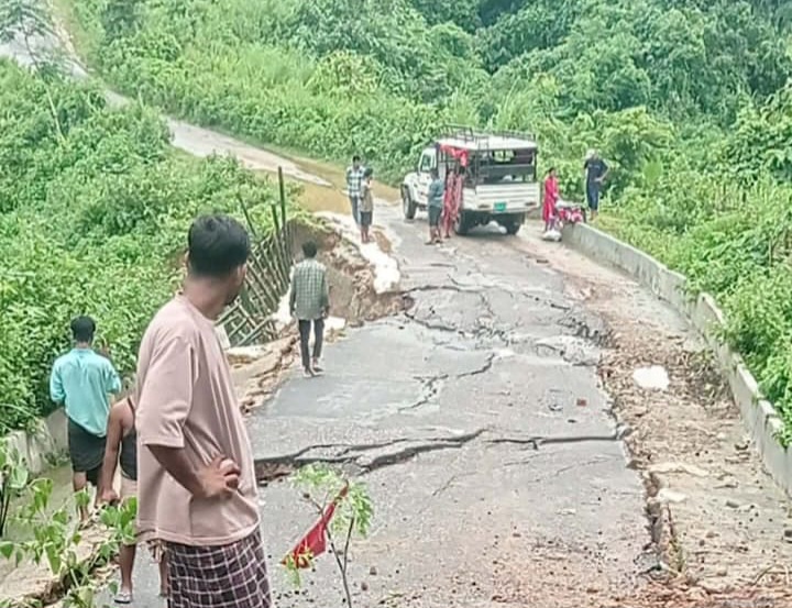 রাঙ্গামাটিতে ভারী বর্ষণে ৩৭ পাহাড় ধ্বস, আশ্রয় কেন্দ্রে ৪২১৬৬ জন, নিখোঁজ ও নিহত-১