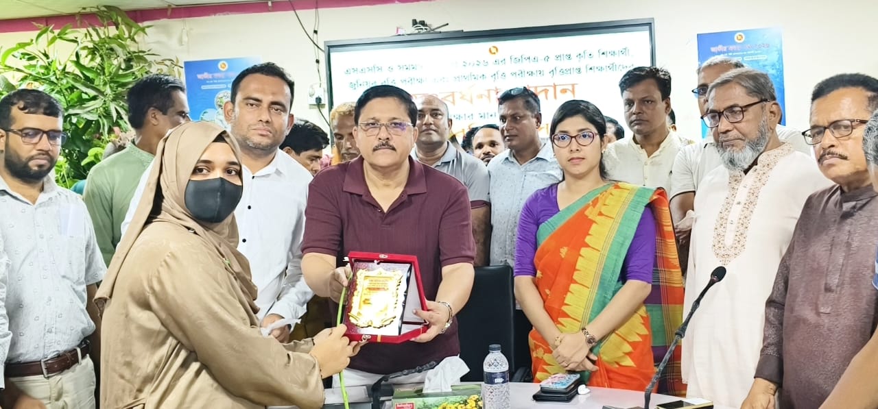 মাগুরার শ্রীপুরে কৃতি শিক্ষার্থীদের সংবর্ধনা ও শিক্ষার মান উন্নয়নে মতবিনিময় সভা অনুষ্ঠিত